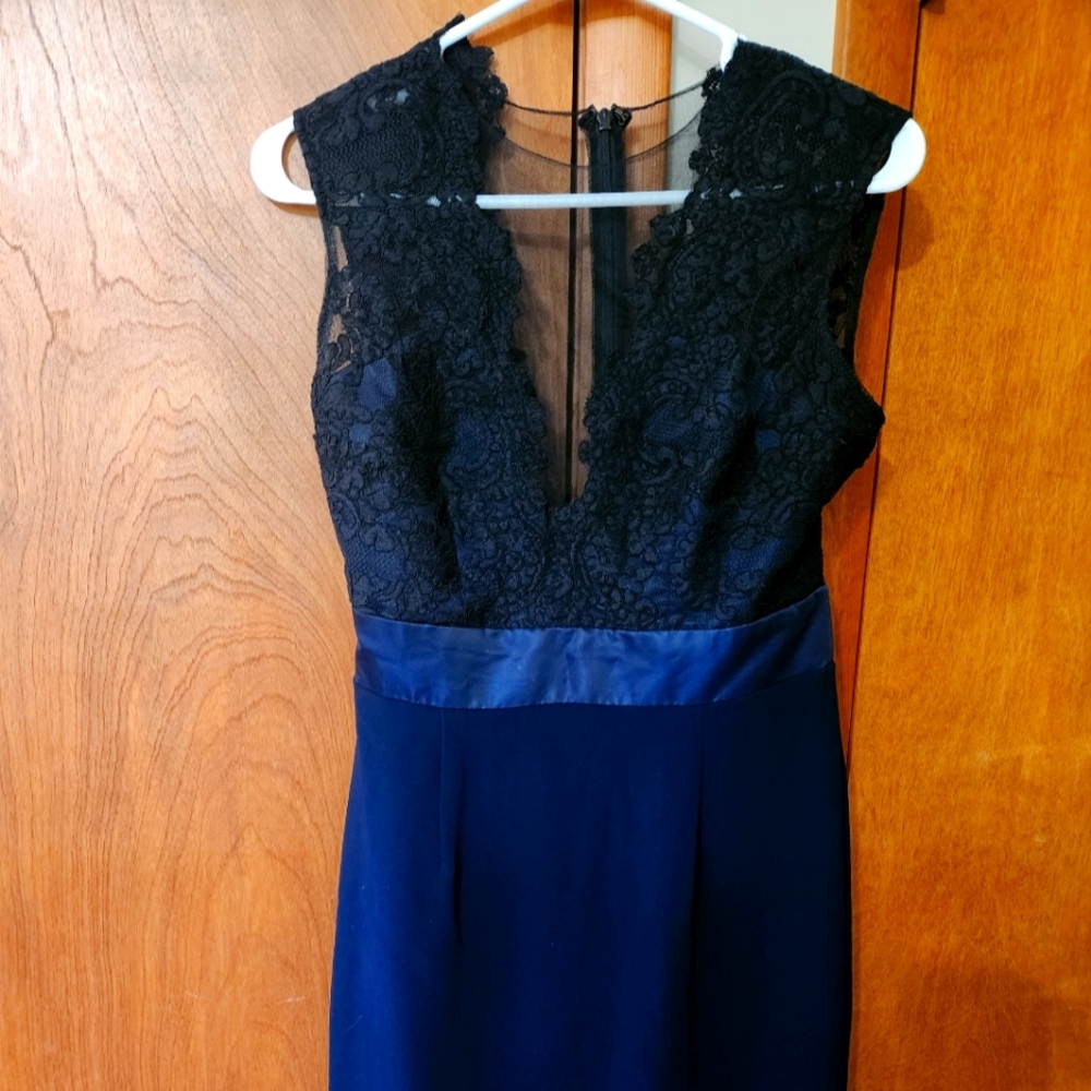 Theia Deep Midnight Sheath Dress 8 Blue Black Lace Plunge V-Neck Sleeveless